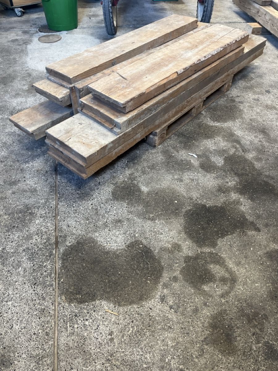 Articoli in legno: Holzläden Bretter  – Usato da Rickenbach LU venduto da fla_9ft6 4