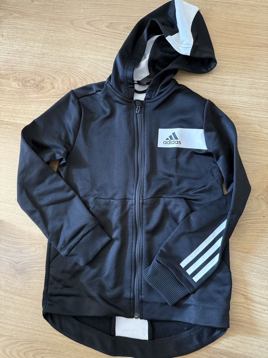 Adidas Jacken & Mäntel: Adidas Trainerjacke 140 – Gebraucht aus Dietikon von lurdesdias 1