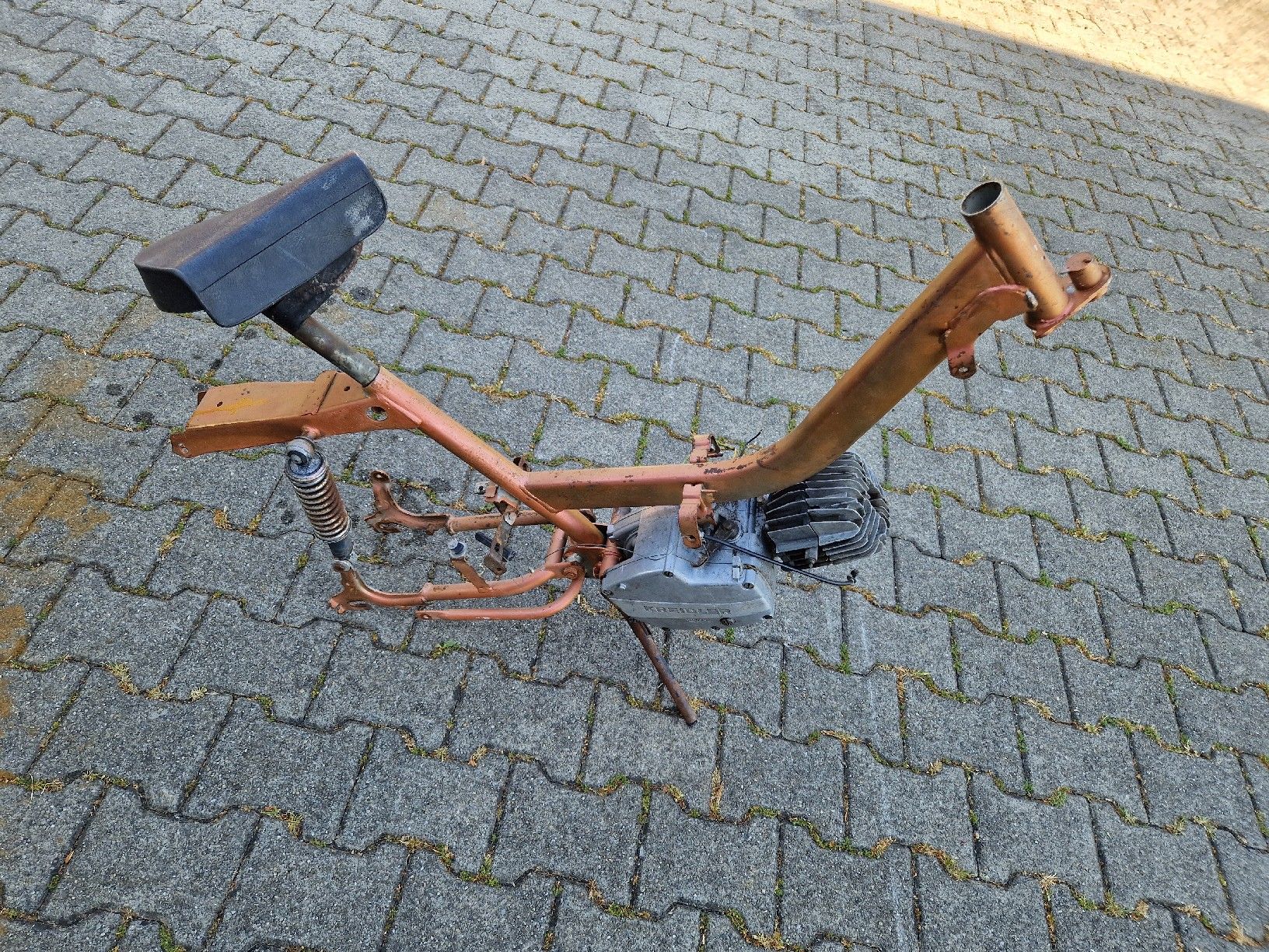 Kreidler Ciclomotori: Kreidler Mofa Rahmen und Motorblock – Difettoso da Grosswangen venduto da lar_9lz7