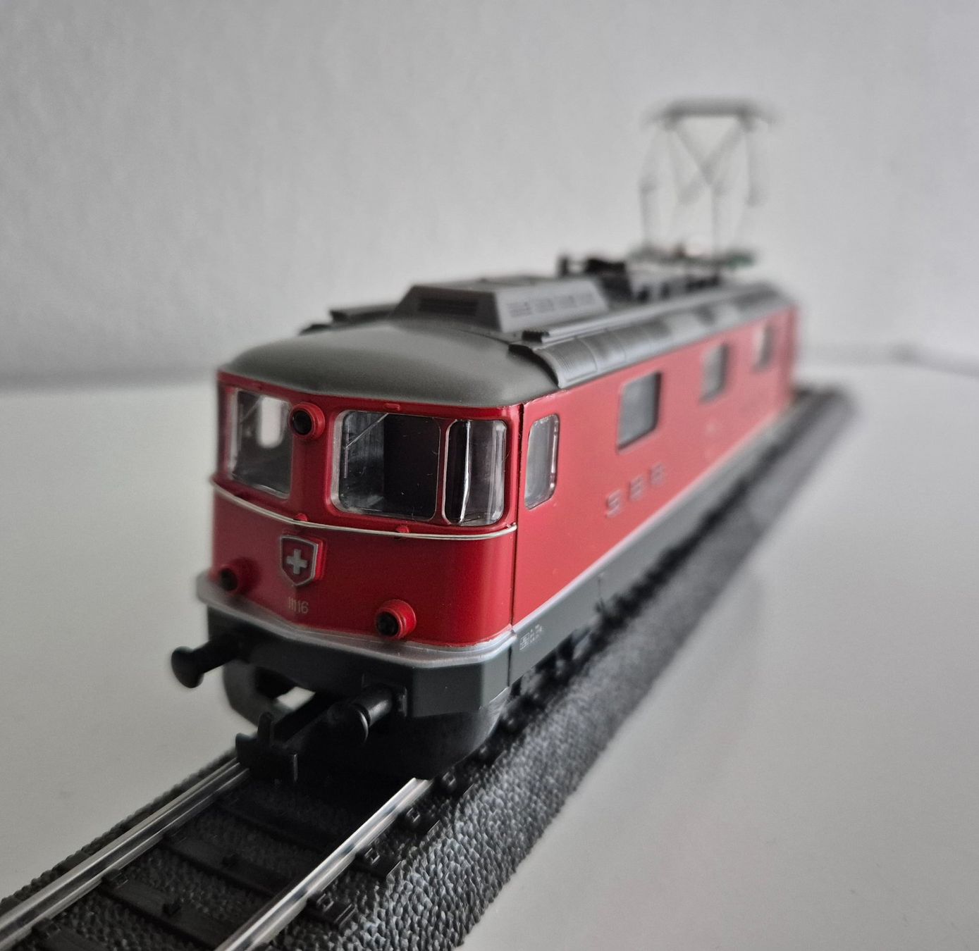 SBB/CFF/FFS Modelleisenbahnen: HAG H0 162  SBB Re 4/4 II  rot – Gebraucht aus Zug von storsi