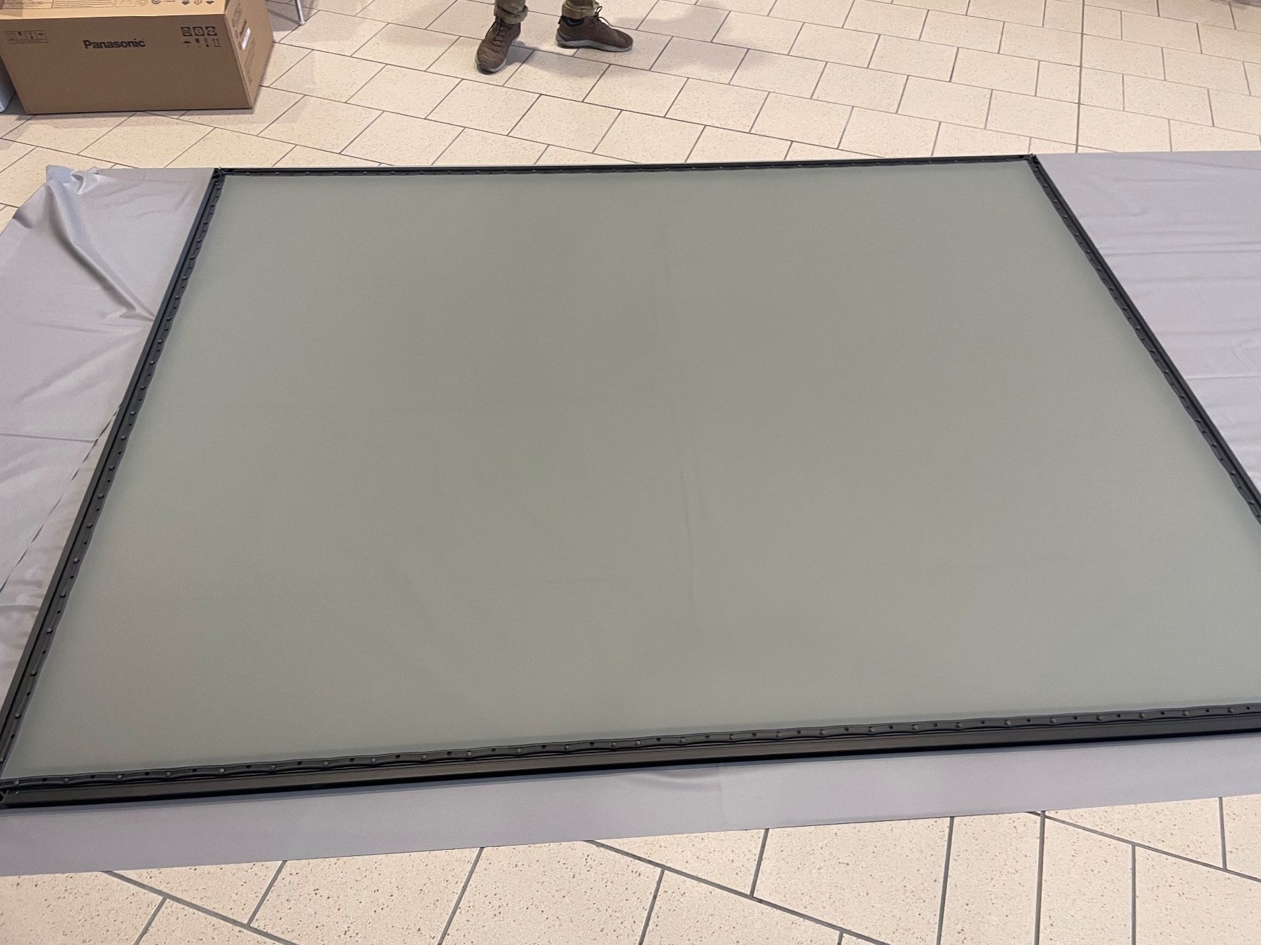 Schermi: Grosse Leinwand Rückprojektion – Usato da Benken SG venduto da johala 2