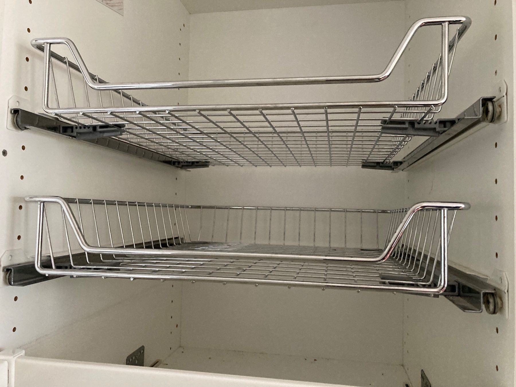 Komplettküchen: 6 Stück Teleskopschubladen Schrank-Organizer – Gebraucht aus Zug von samba5 1