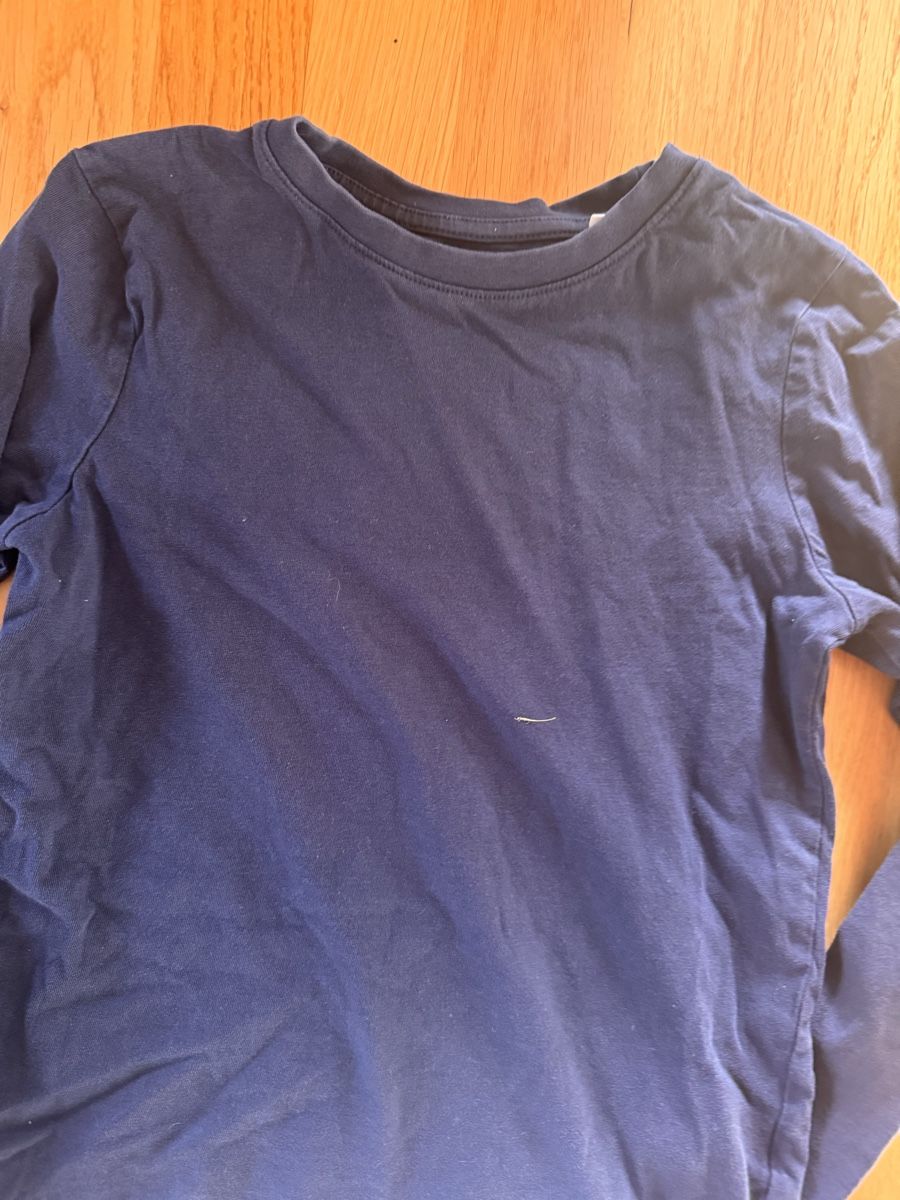 Maglioni & Felpe: Jungen Langarmshirts 134/140 – Usato da Wädenswil venduto da dorodi 3