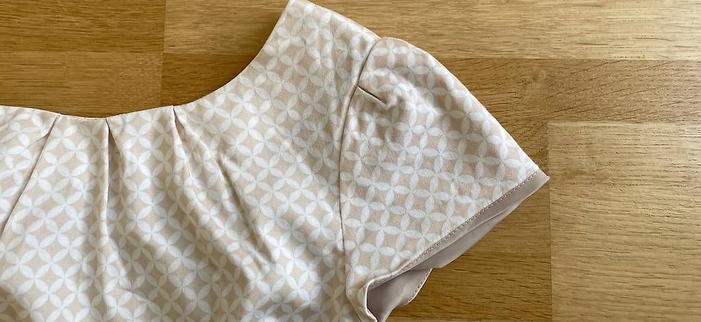 Vestiti: Wunderschönes Kleid von comma, - Gr. 38 – Usato da Schliern b. Köniz venduto da tezi 1
