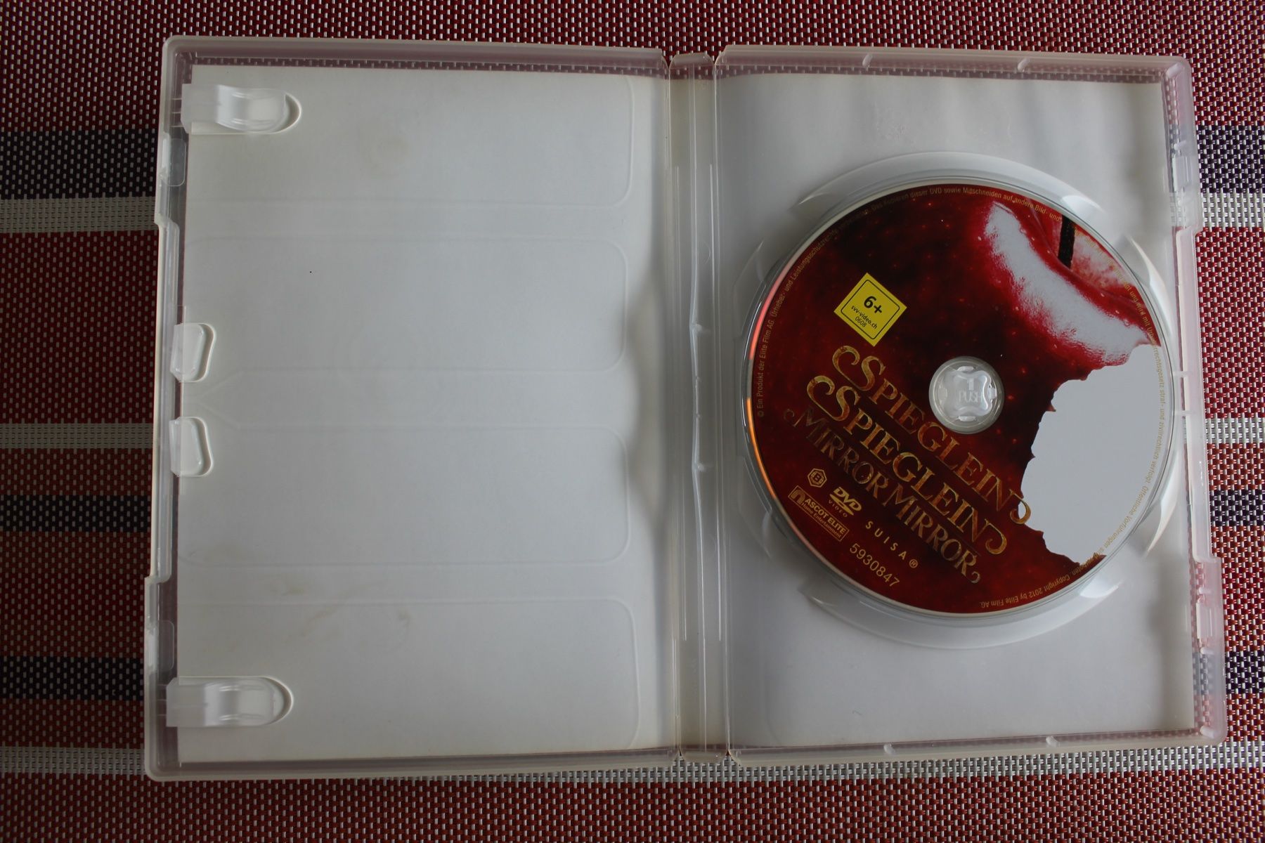 Tutti i DVDs: Spieglein Spieglein Die  wahre Geschichte von Schneewittchen – Usato da Geroldswil venduto da schlumpf1969 1