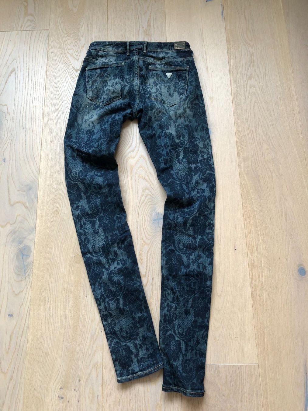 Guess Jeans: Jeans  GUESS, JEGGING,  Gr. 26 – Usato da Siebnen venduto da Trans-Am 8
