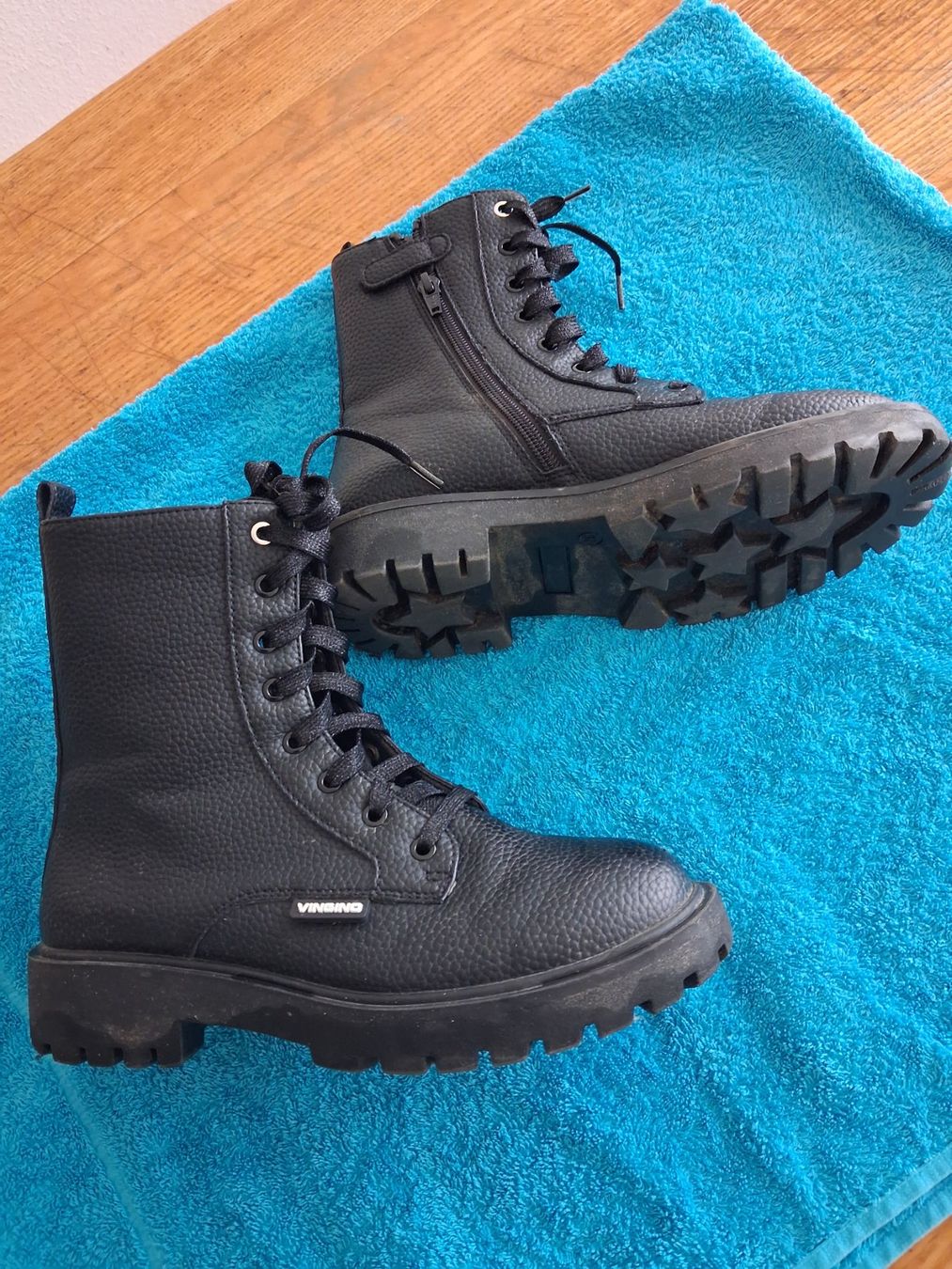 Scarpe per ragazze: STIEFELETTEN - 36 - Schwarz – Usato da Luzern venduto da miocarobabbonetoscan 1