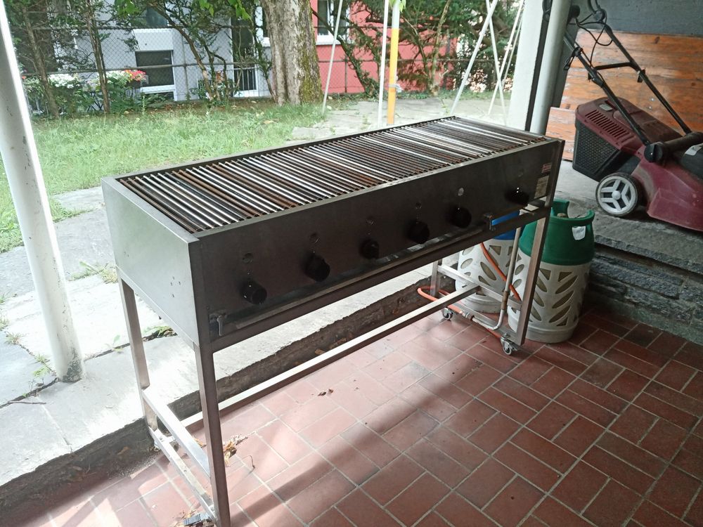 Gasgrill Gastro Grill inkl 2 vollen Flaschen Kaufen auf Ricardo