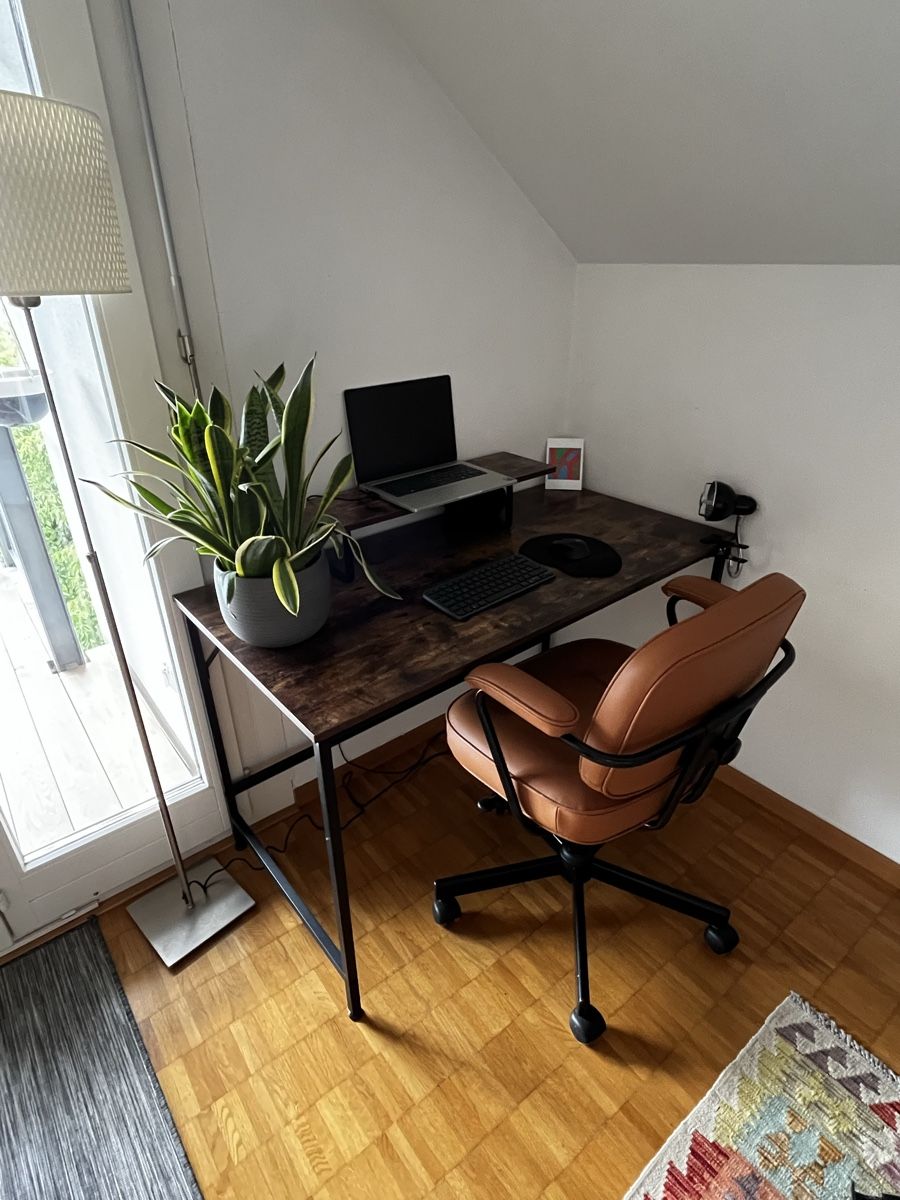 Schreibtische: Desk with comfortable chair - excellent condition! – Gebraucht aus Zollikon von RimBen 1