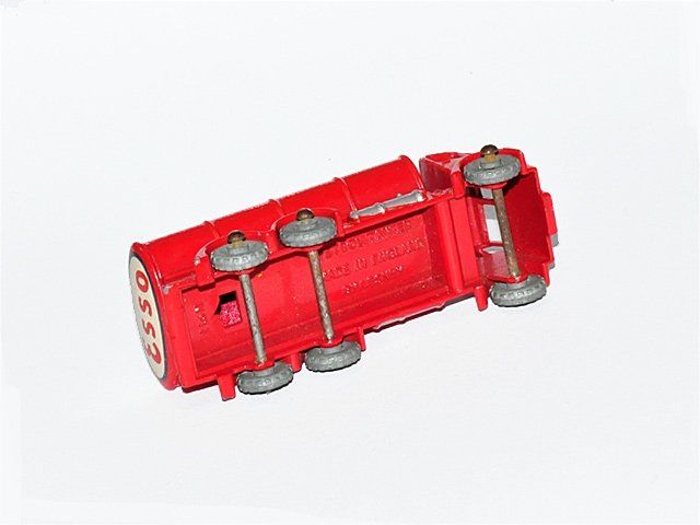 Matchbox Modellini d'auto: Matchbox Lesney ERF TANKER "ESSO" No. 11B – Usato da Zufikon venduto da MatchboxCorner 2