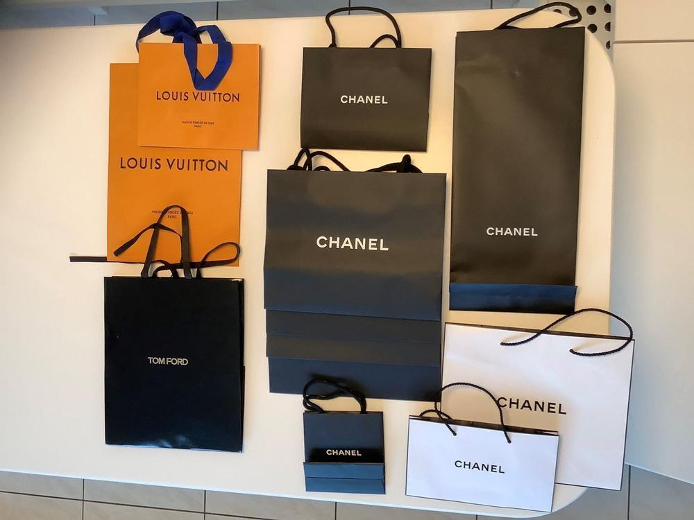 Chanel und Louis Vuitton Verpackung