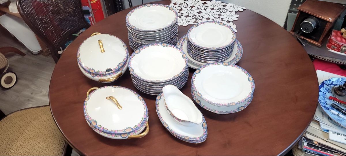 Set di piatti: Antikes Tafelservice – Usato da Ruswil venduto da LeandraR92
