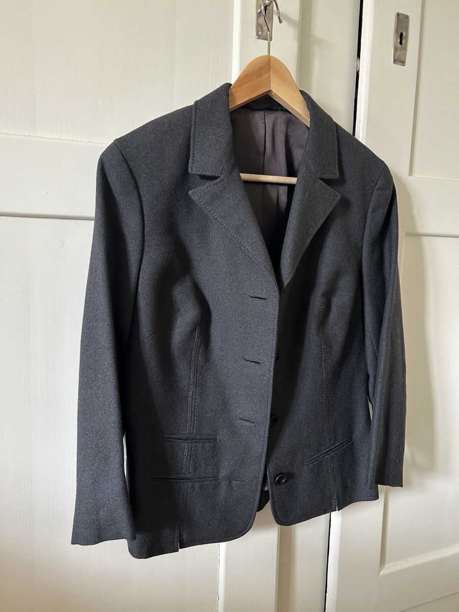 Jacken: Blazer / Jacke, dunkelgrau mit violett-grauem Futter – Gebraucht aus Bern von ellebasiH 1