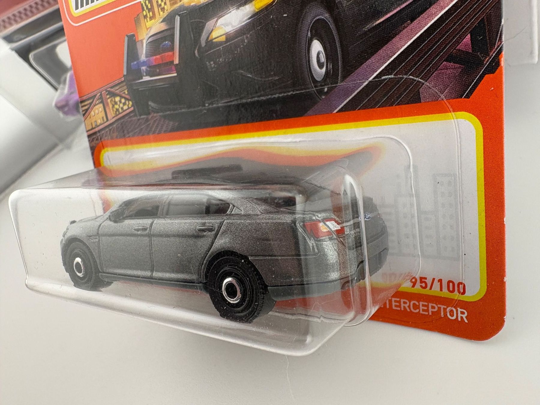 Matchbox Modellautos: Matchbox Ford Police Interceptor - 2021 - 95/100 – Neu und originalverpackt aus Flawil von HeisseReifen 3