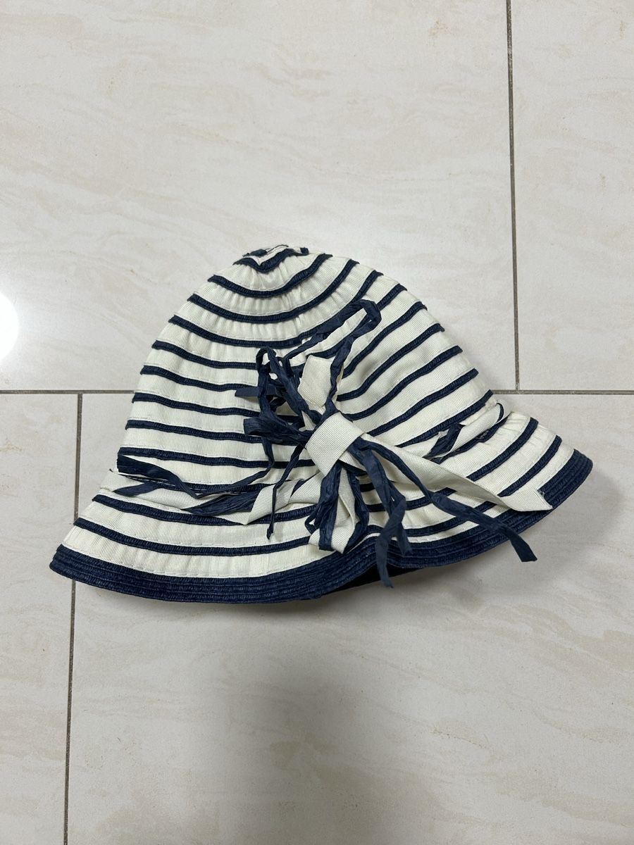 Altro abbigliamento per bambina: Mädchen Sonnenhut blau-weiss gestreift – Usato da Zürich venduto da sop_82jx
