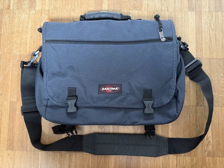 Eastpak Messenger Bag, Top Zustand!