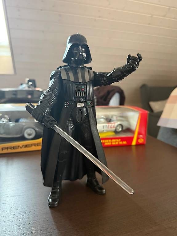 Star Wars Statuette: Hasbro Star Wars Darth Vader Figur – Nuovo (secondo la descrizione) da Diessbach b. Büren venduto da Mondprinzessin 1