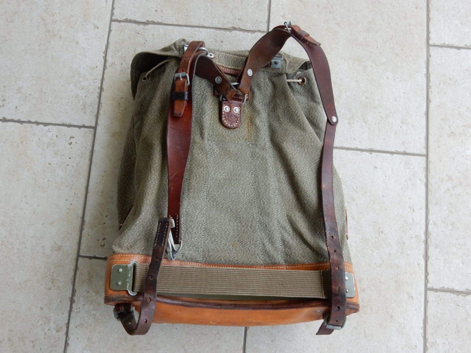 Schweizer Armee Zaini: Schweizer Militär Rucksack 1968 – Usato da Neuenegg venduto da wisteibe 2