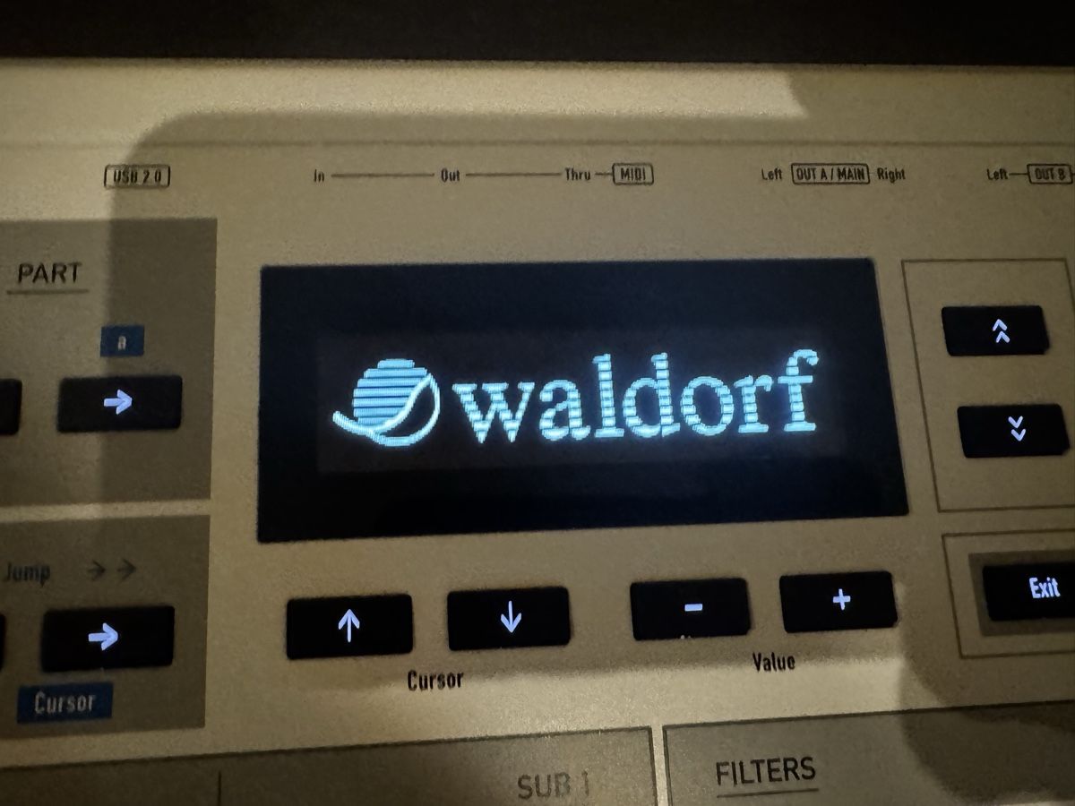 Waldorf Strumenti musicali: Waldorf Kyra - 128 Voice Desktop Synthesizer – Usato da Zürich venduto da 1cut2 5