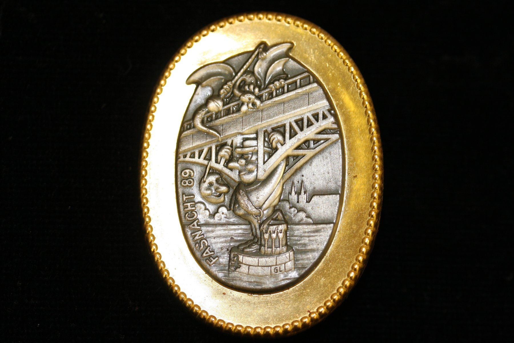 Basler Plaketten & Abzeichen: Baslerfasnacht 1989 Gold – Gebraucht aus Allschwil von Schluurbi605