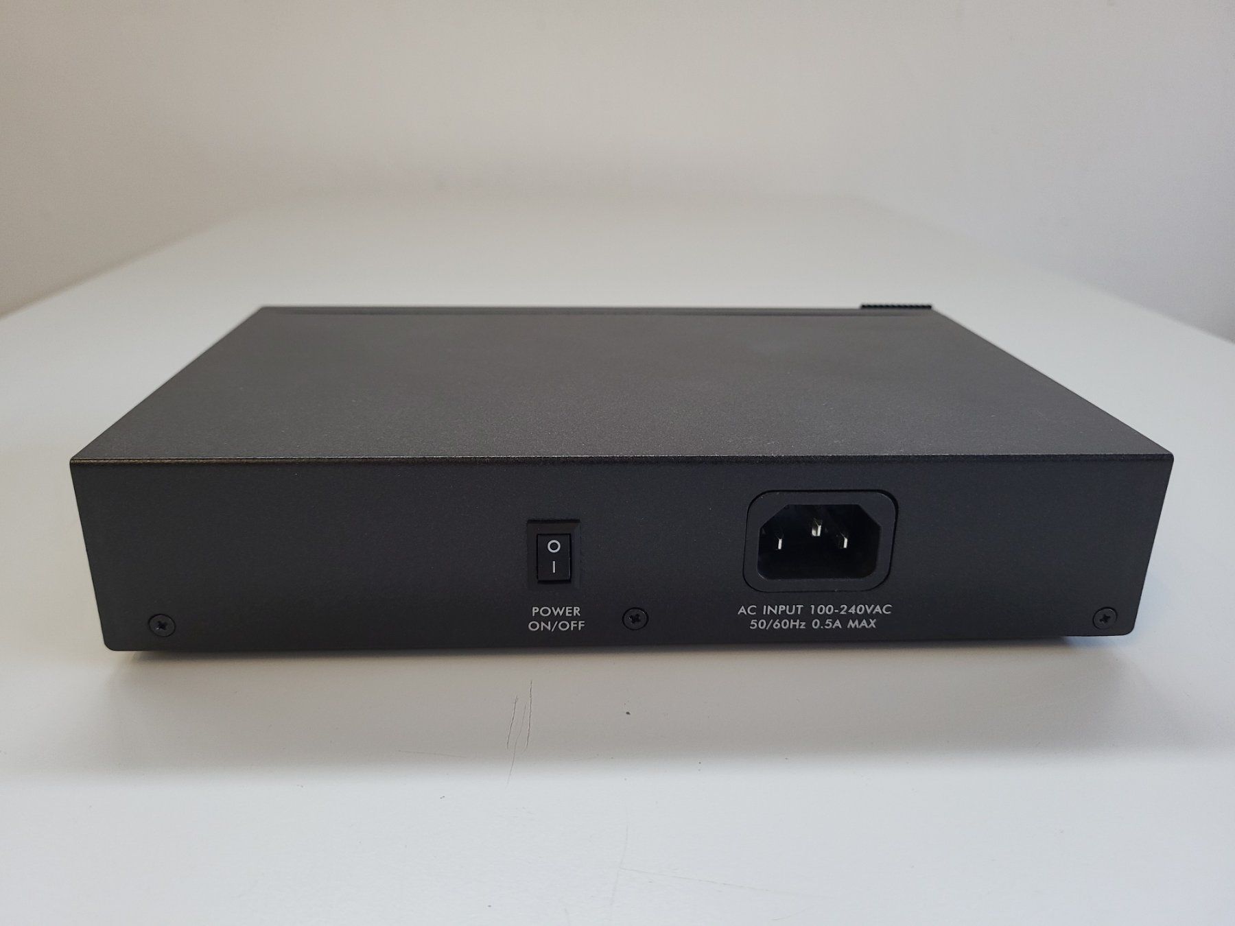 Zyxel Hub & Switch: Fast Ethernet Switch Zyxel ES1100-16 – Usato da Brügg BE venduto da POU-BELLE 2