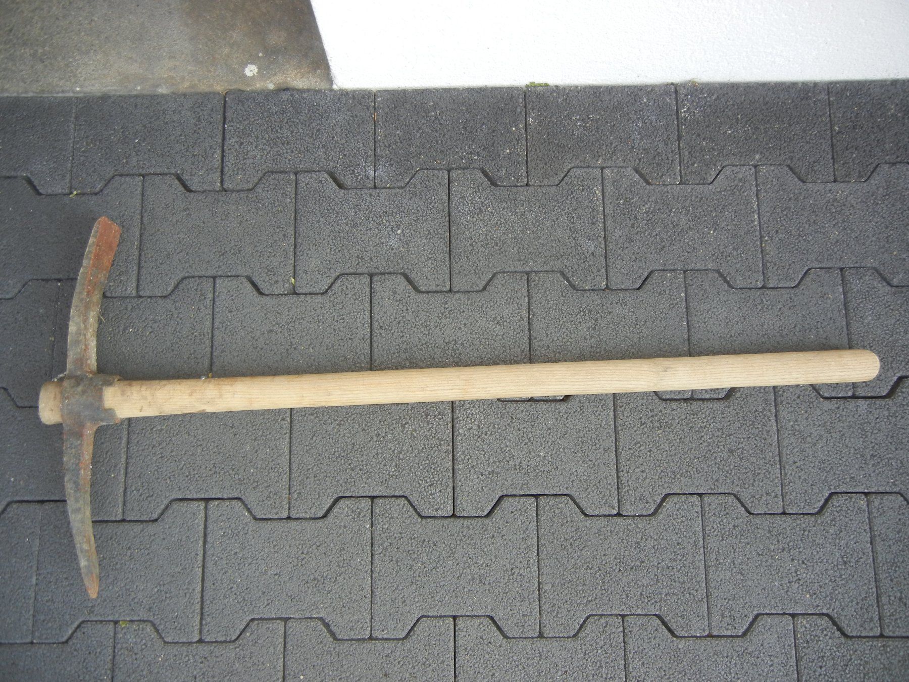 Kletterausrüstungen: Pickel mit Holz-Stiehl 100 cm – Gebraucht aus Langendorf von sonntag10 2
