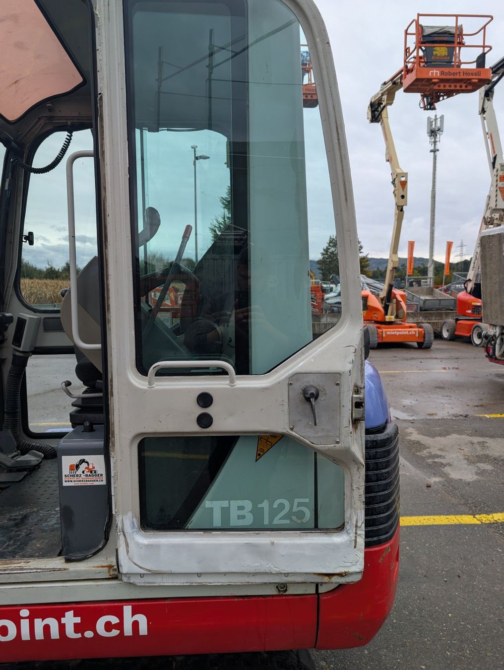 Takeuchi Escavatori: Bagger Takeuchi TB125 / Diesel / 2.7t – Usato da Scherz venduto da Mietpoint_Hossli 4