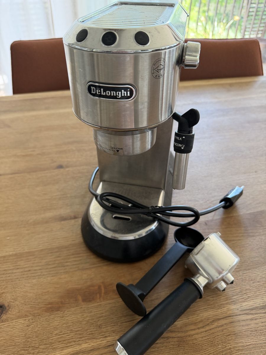 De'Longhi Macchine per caffè & Macchine per espresso: Delonghi Espresso Maschine – Usato da Maienfeld venduto da Snupfnudel