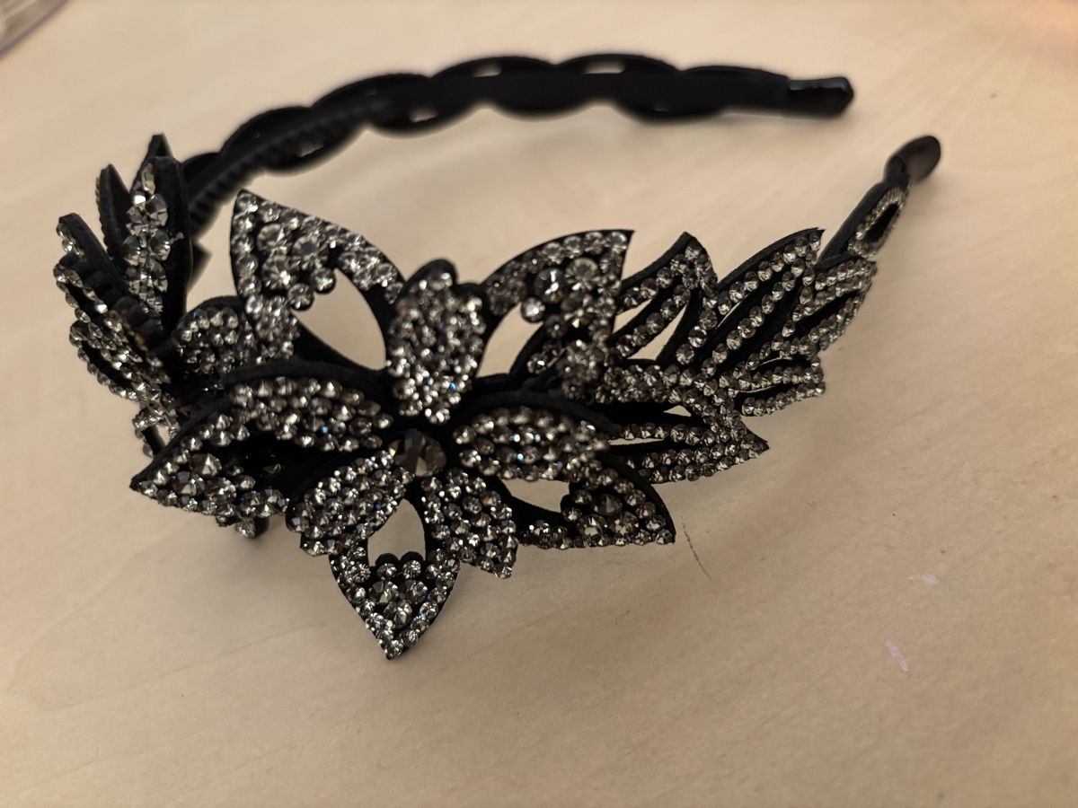 Accessori per capelli: Sparkling Rhinestone Flower Headband – Nuovo (secondo la descrizione) da Bern venduto da kayali21