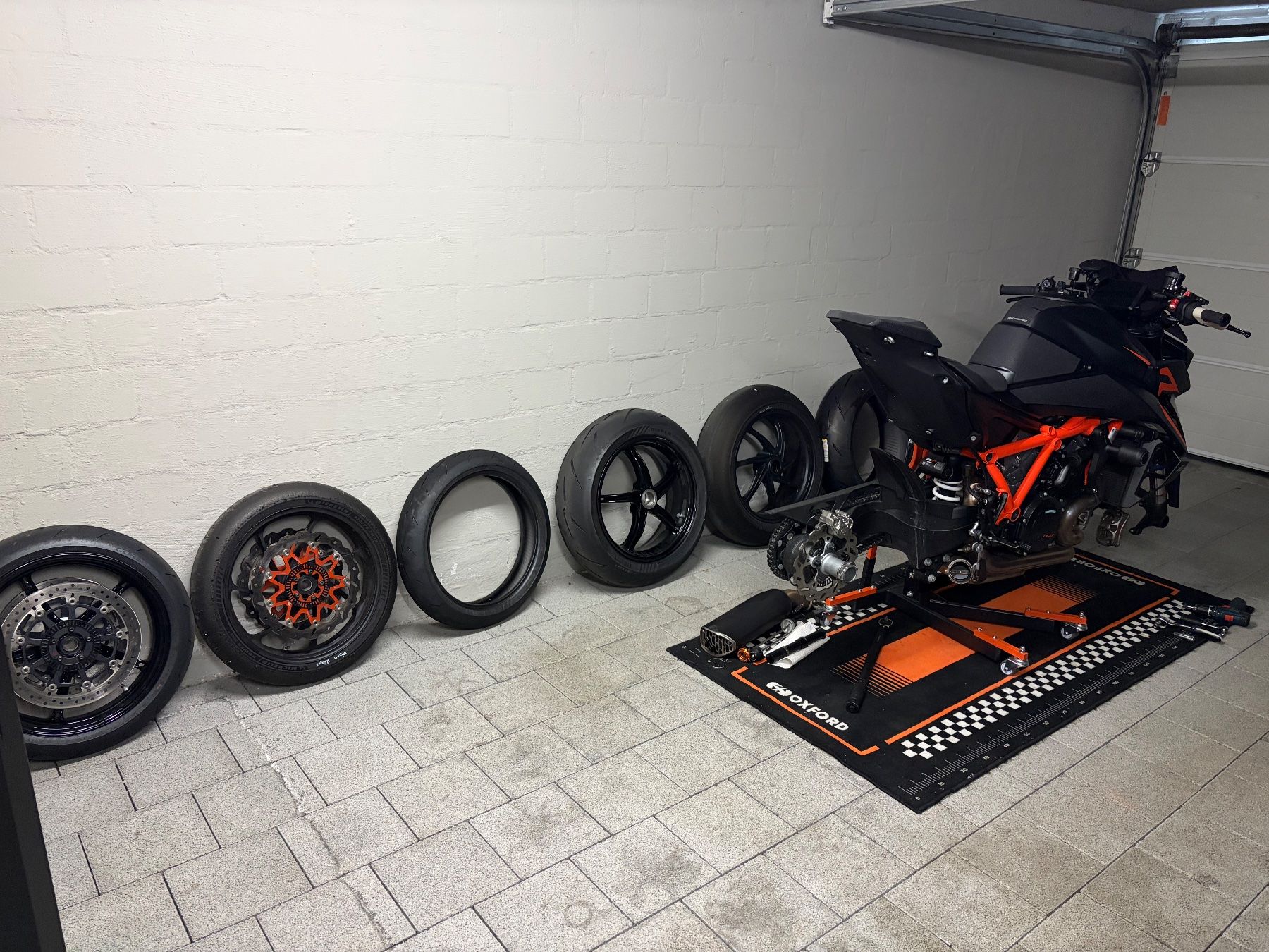 Pneus & Kompletträder: Radsatz - KTM Super Duke 1390 / 1290 – Neu (gemäss Beschreibung) aus Herrliberg von vonprivat01 2