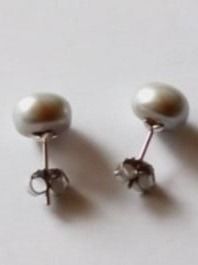 Orecchini pendenti & Orecchini a lobo: Perlen Ohrstecker Silber 925 rhodiniert – Nuovo e nell'imballaggio originale da Winistorf venduto da acreativ2 1