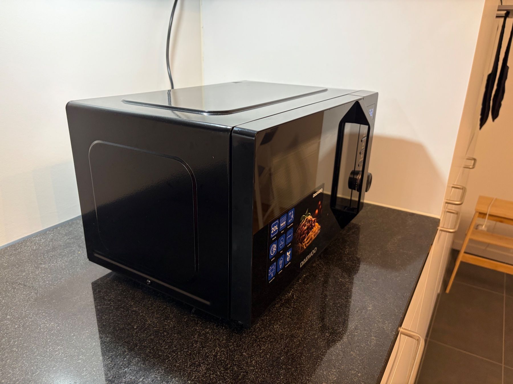Daewoo Forni: Daewoo Mikrowelle 20L, 700W – Usato da Zürich venduto da meg_s7fd 1