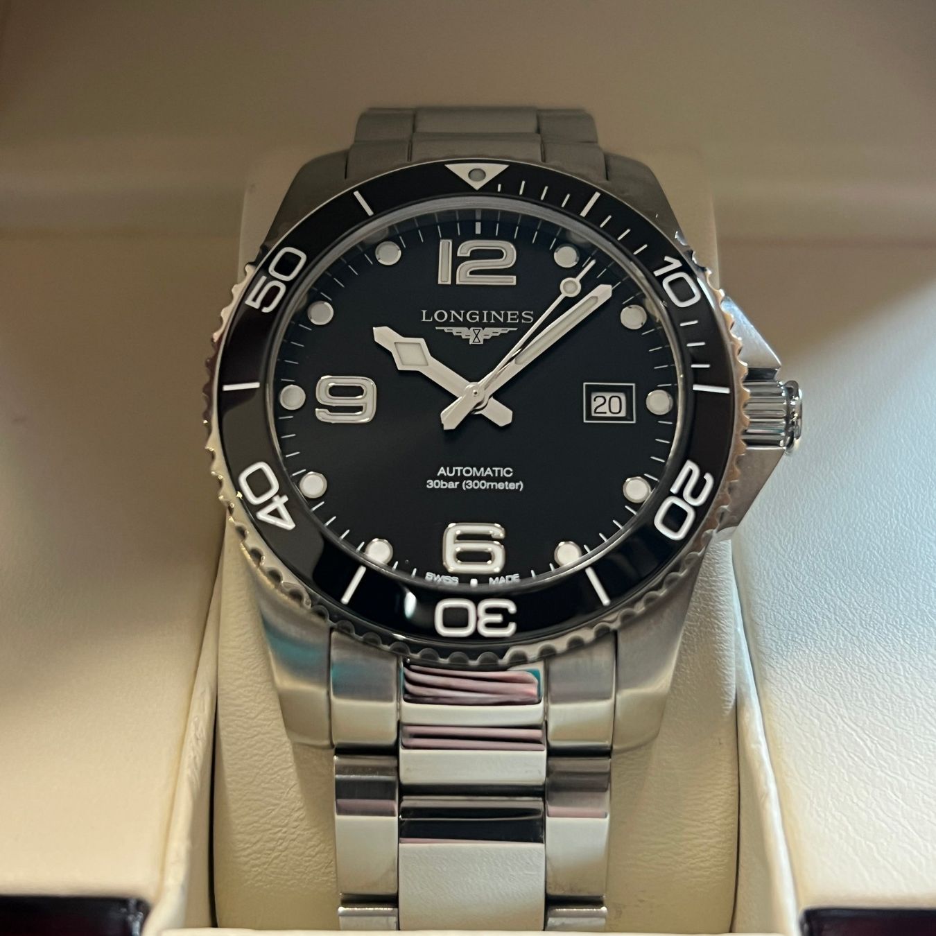 Longines Orologi: Longines Hydroconquest Black Dial Full Set L3.781.4.56.6 – Usato da Carouge GE venduto da Watchaser