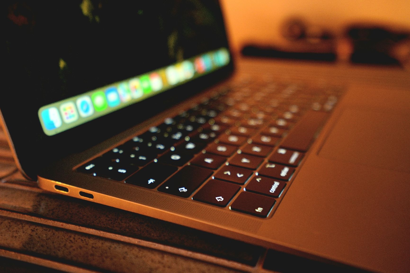 Apple Notebook: Apple MacBook Air 16 GB RAM Space Grey – Usato da Biberist venduto da Volo28 5