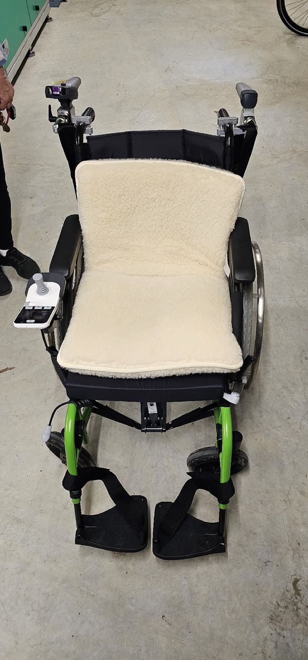 Sedie a rotelle: Invacare Rollstuhl Action 3 NG mit e-fix E35 Antrieb – Nuovo (secondo la descrizione) da Wilchingen venduto da saler65 4