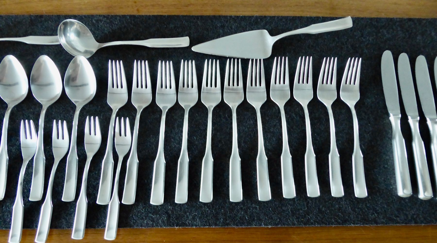 Bestecksets: Unbenutztes 75 -teiliges modernes Silber-Besteck – Neu (gemäss Beschreibung) aus Elsau von Gigelix 6