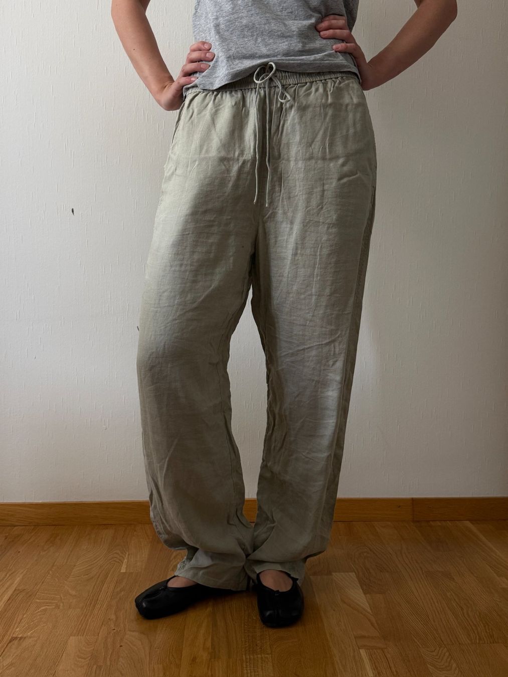 Arket Pantaloni: ARKET Leinenhose - Hellgrün / Salbei - 100% Leinen – Usato da Zürich venduto da nt7