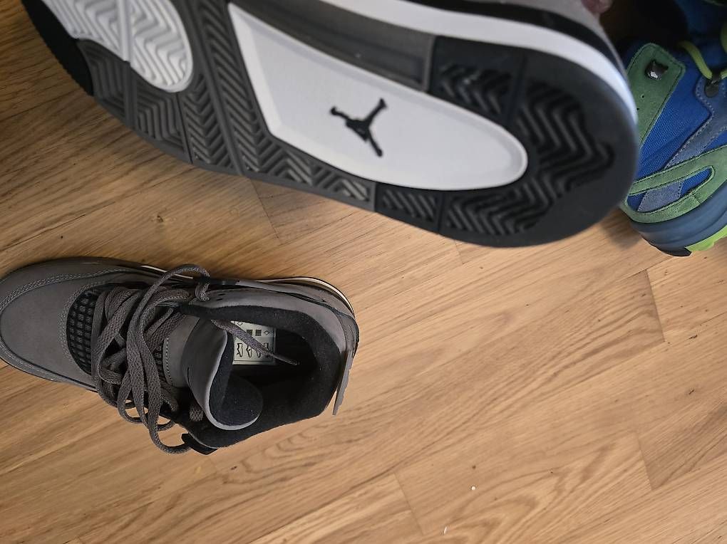 Scarpe per ragazzi: Neue Nike/Jordan Turnschuhe gr.33 – Usato da Therwil venduto da JosefinaV