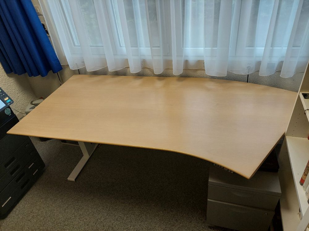 Scrivanie: Schöner Schreibtisch, elektrisch höhenverstellbar, gebraucht – Usato da Sumiswald venduto da JaelRoost 3