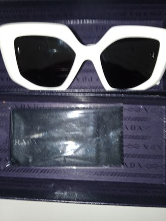 Lunettes de soleil PRADA blanc, modèle  18 142-580-143N