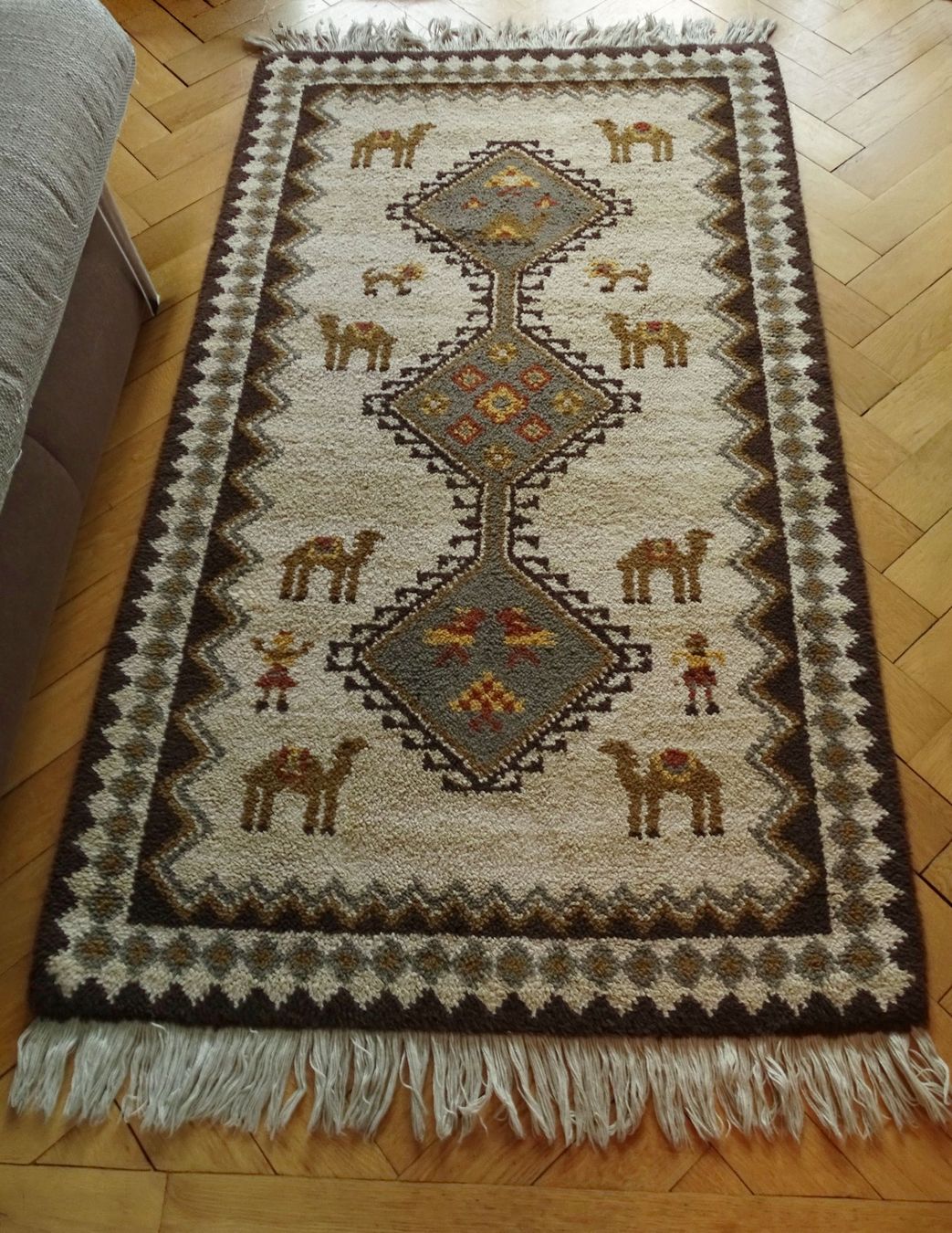 Tappeti: Vintage Teppich mit Kamelmotiven – Boho Orientteppich – Usato da Solothurn venduto da hli_n69n