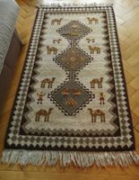 Vintage Teppich mit Kamelmotiven – Boho Orientteppich