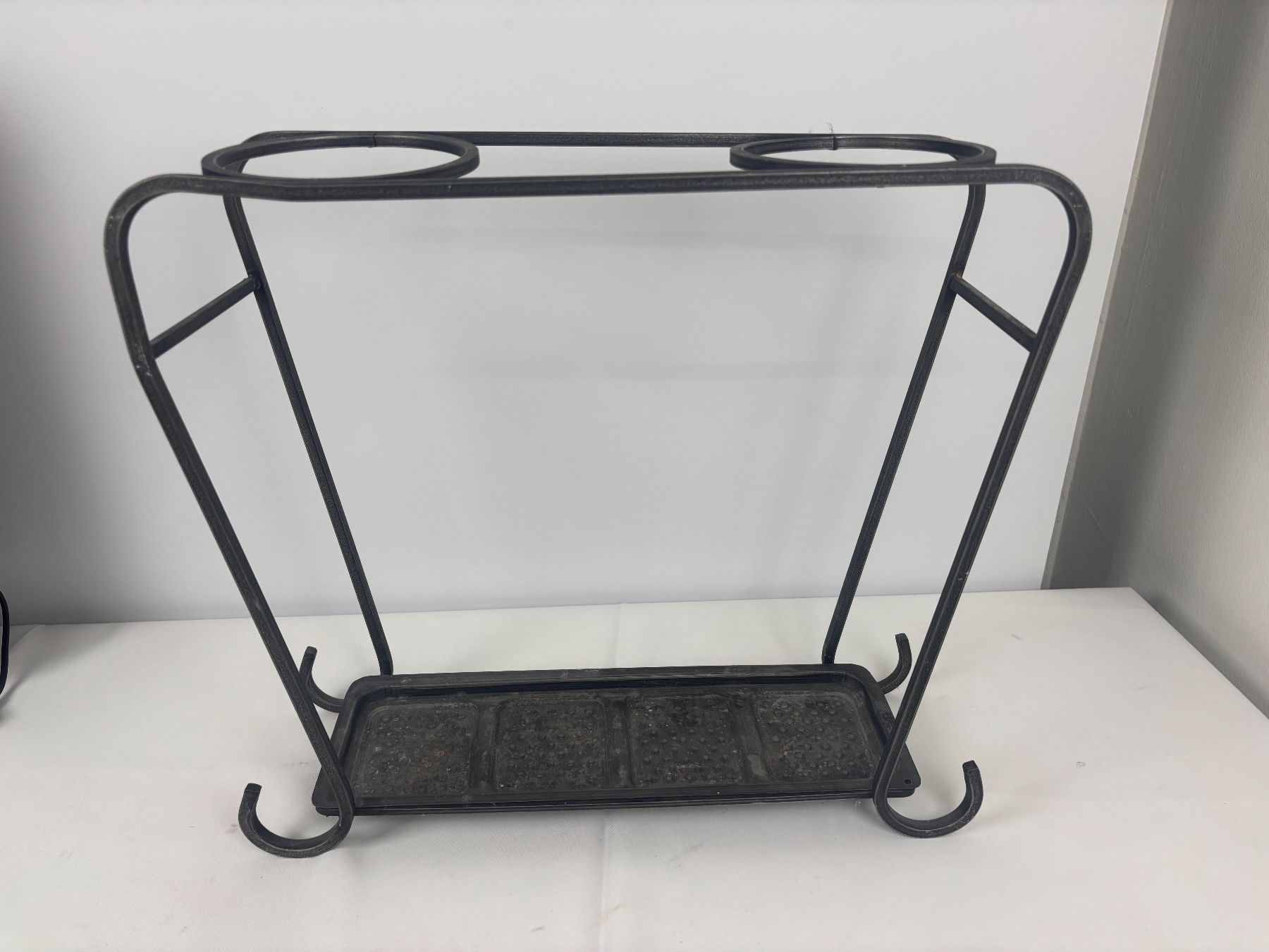 Altri mobili per ufficio: Vintage- Schirmständer schwarz – Usato da Wettingen venduto da Wendemarket