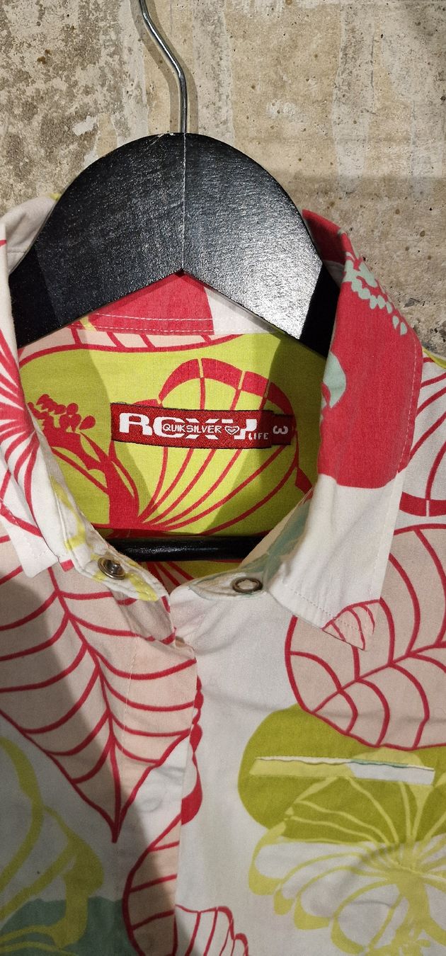 Quiksilver Camicette: Quiksilver Hemd kurzarm Grösse S Blumenmuster weiss – Usato da Affeltrangen venduto da Szafaoli 1