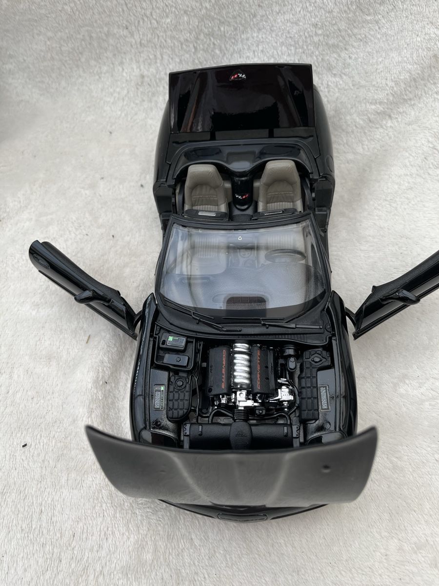 Chevrolet Modellini d'auto: Chevrolet Corvette Cabrio 1997 – Nuovo e nell'imballaggio originale da Oberweningen venduto da mer_2yn9 2