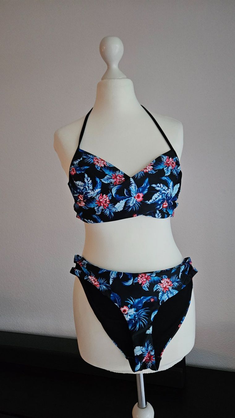 Badekleider & Bikinis: Swimwear / Badeanzug / Badekleid – Gebraucht aus Bülach von Recherchieren 4