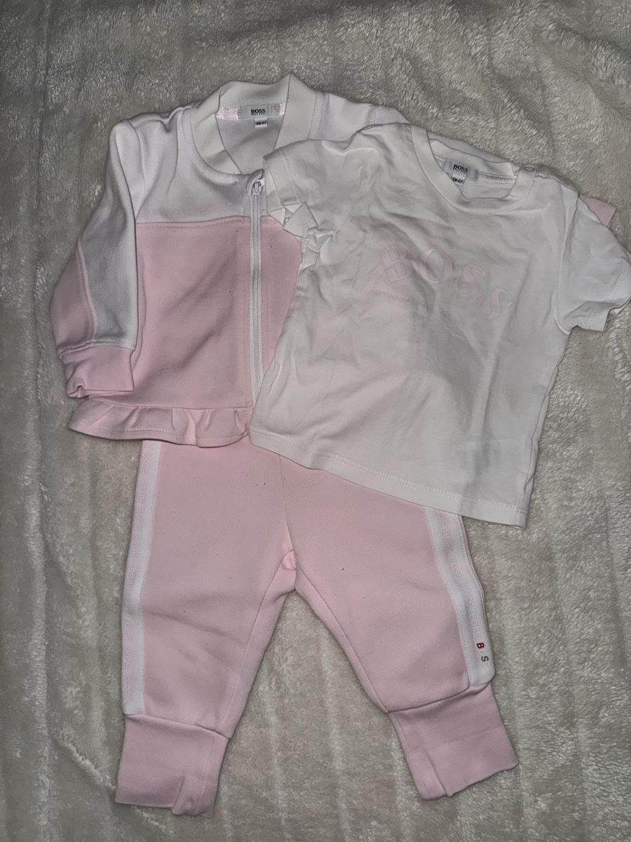 Hugo Boss Lotti & Set di vestiti: Kleiderset Hugo Boss Mädchen, Grösse 68 – Usato da Aarburg venduto da Da-Lila