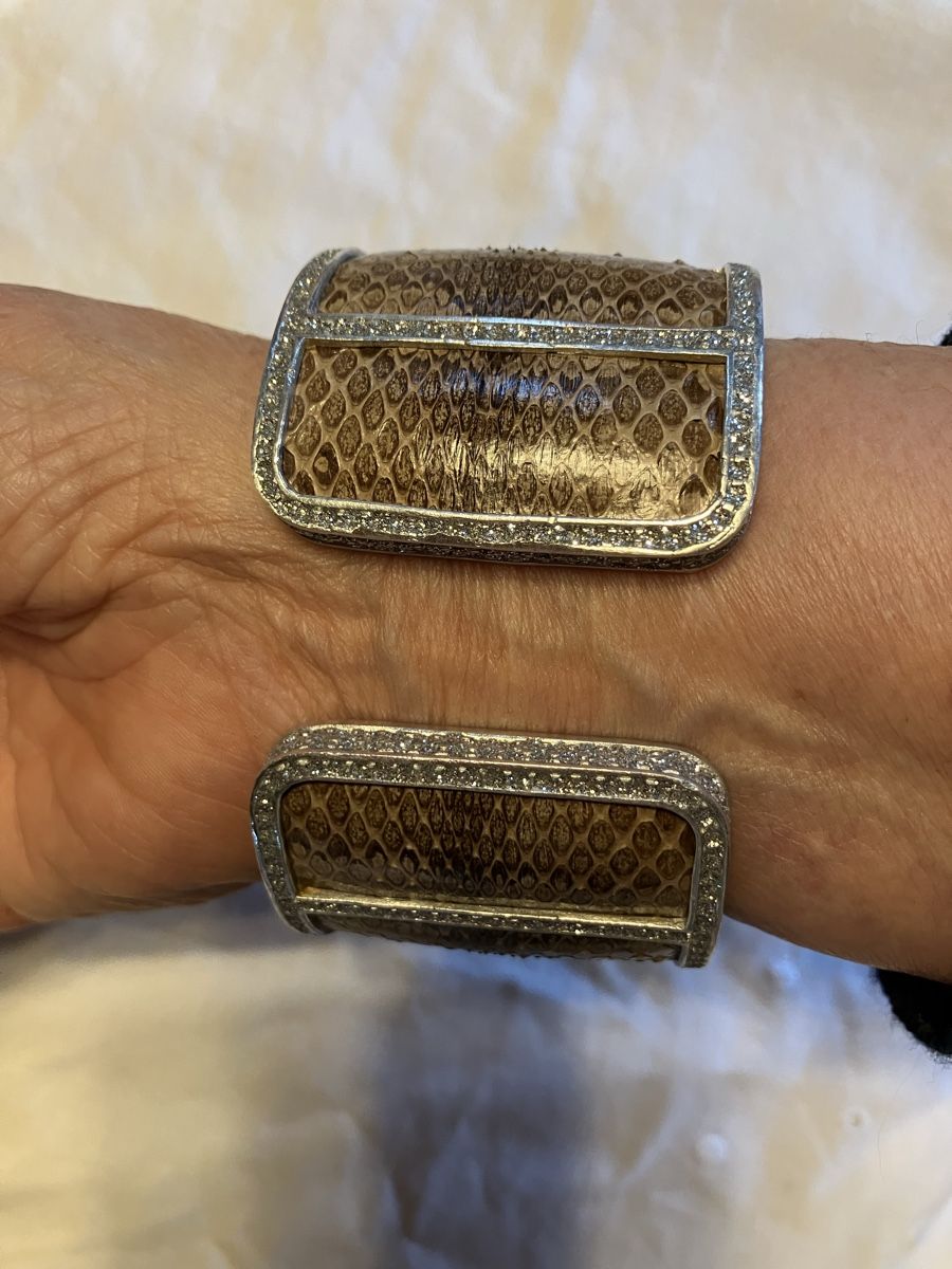 Bracciali & Braccialetti: Breiter Armreif mit Schlangenleder und Strass – Usato da Bassersdorf venduto da groovygremlin 2