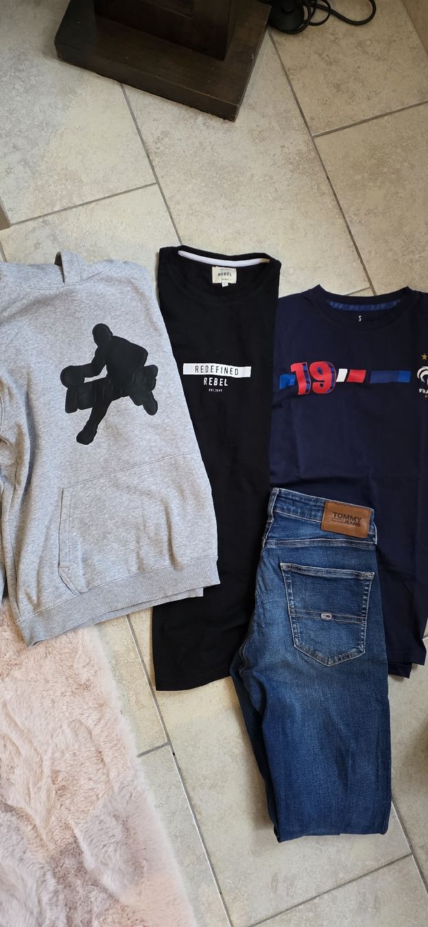Tommy Hilfiger Lotti & Set di vestiti: habits 12-14 ans – Usato da Ste-Croix venduto da kar_9x7w