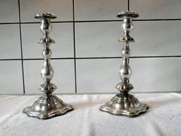 2 Kerzenständer, Metall versilbert, starke Gebrauchsspuren